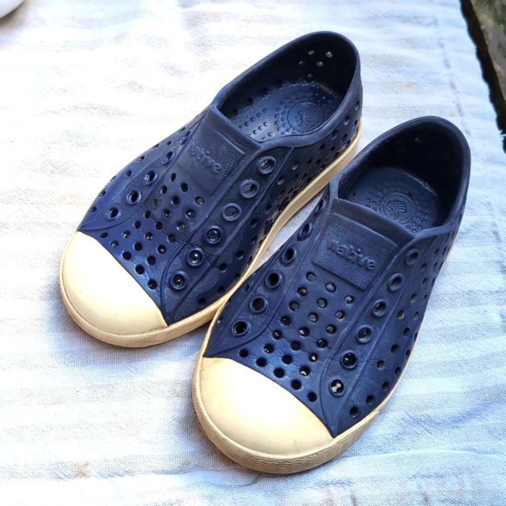 Natives size 7C Boys Water Shoes